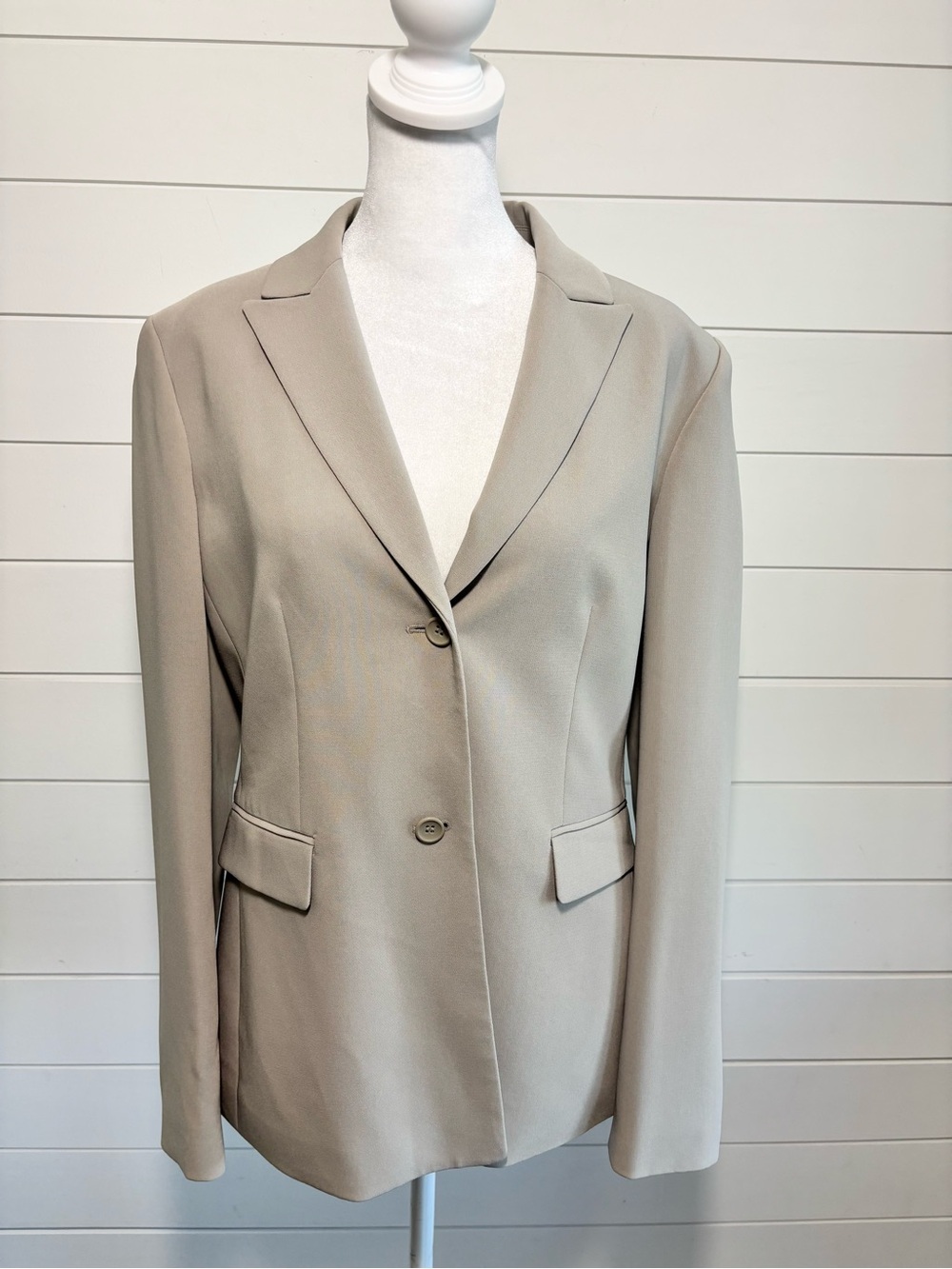 Casual Corner Women's Light Gray Single-Breasted Blazer Size 6